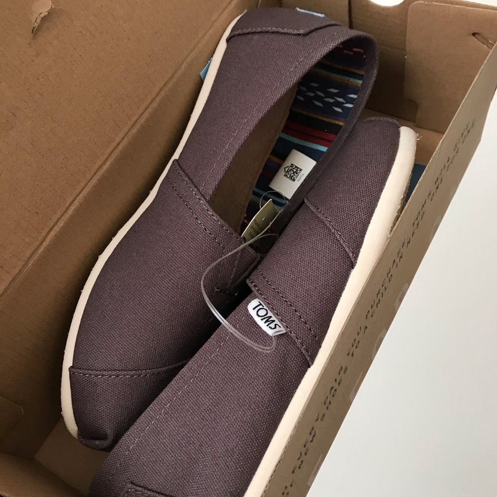 SOLD. NIB TOMS CANVAS CLASSICS SIZE 7.5 ASH